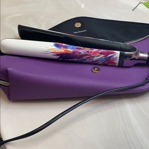 GHD platinum 1in flat iron with carrying case.